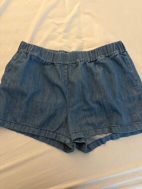 Southern Tide Blue Chambray Elastic-Waist Shorts